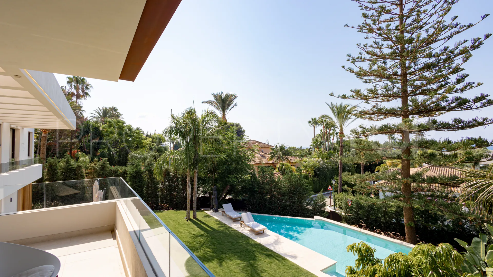 Buy Los Monteros Playa villa with 5 bedrooms