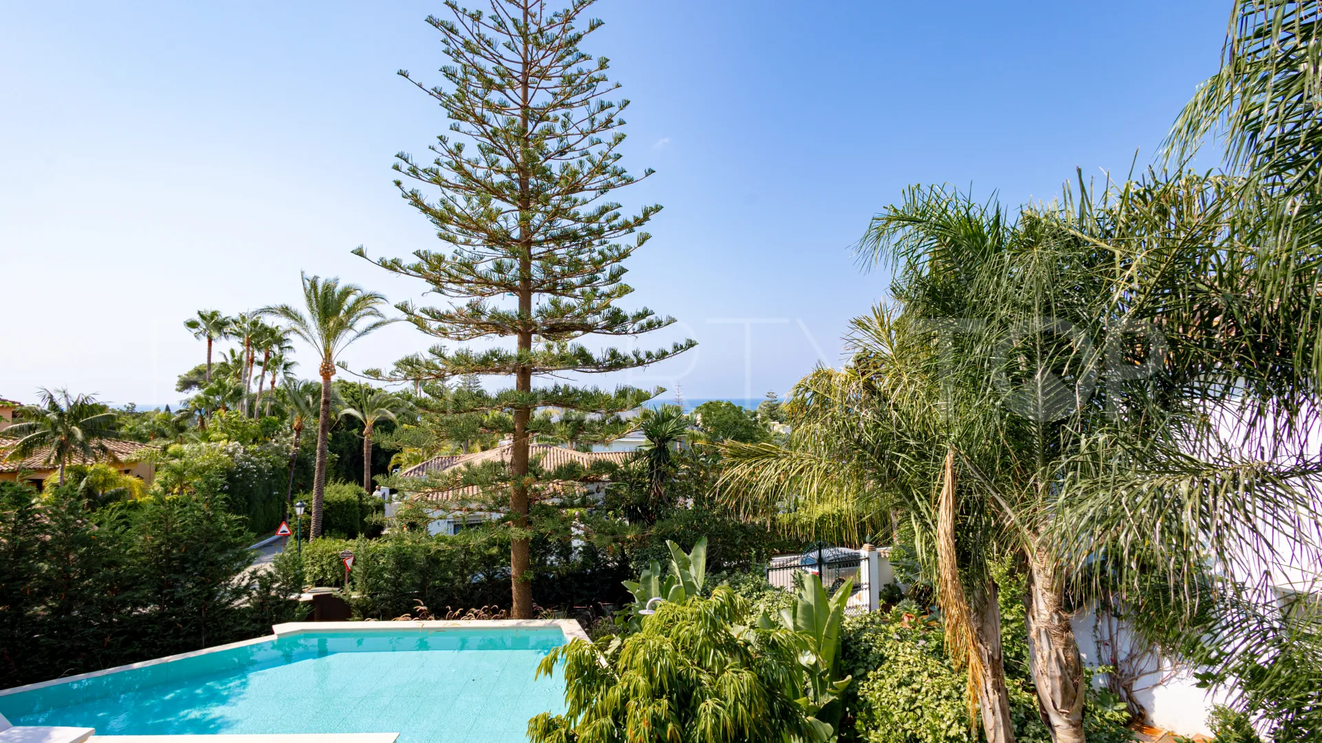 Buy Los Monteros Playa villa with 5 bedrooms