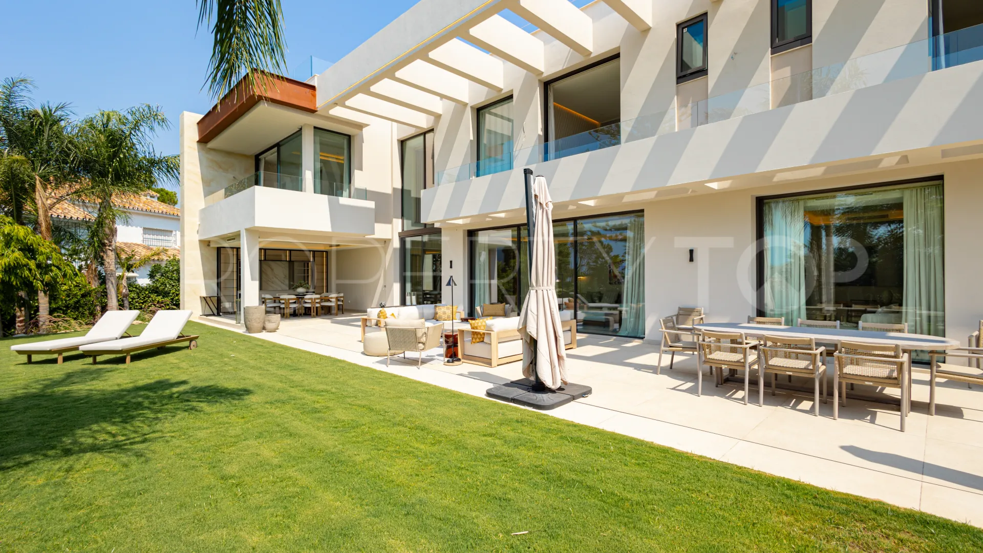 Buy Los Monteros Playa villa with 5 bedrooms