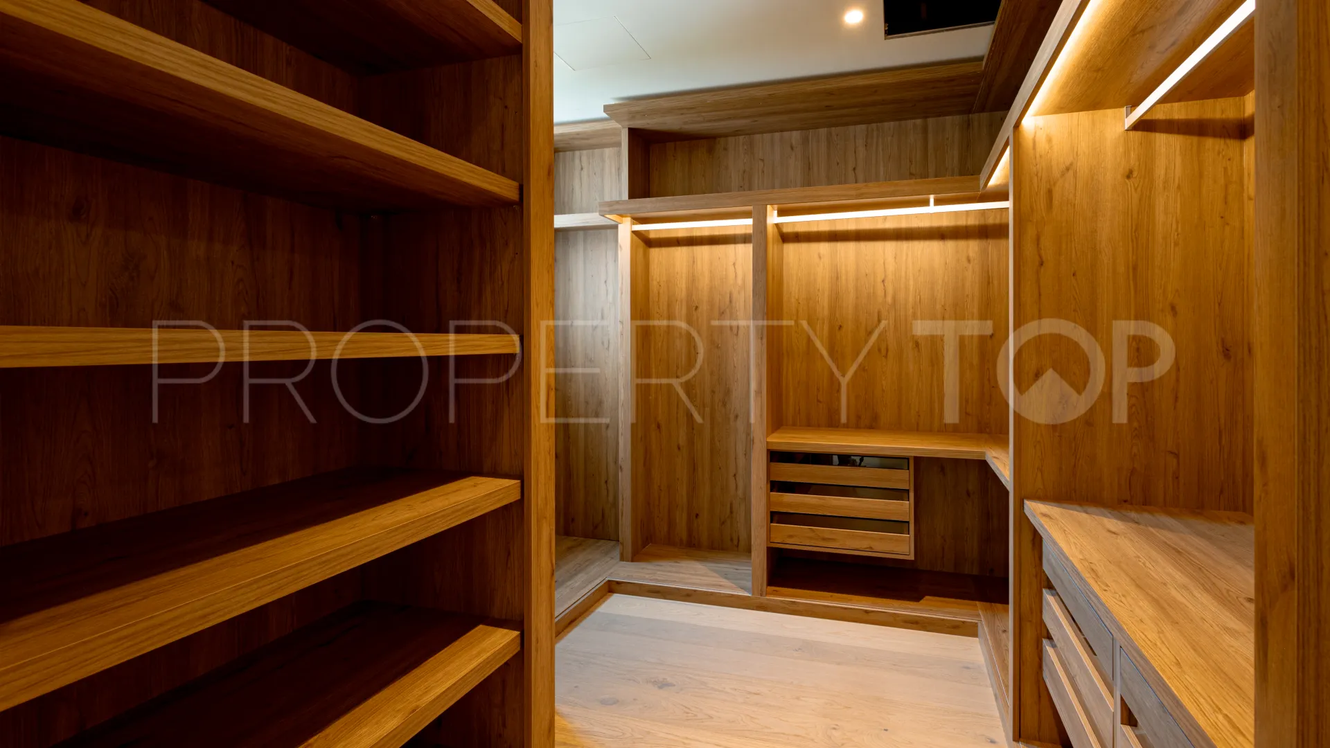 Buy Los Monteros Playa villa with 5 bedrooms