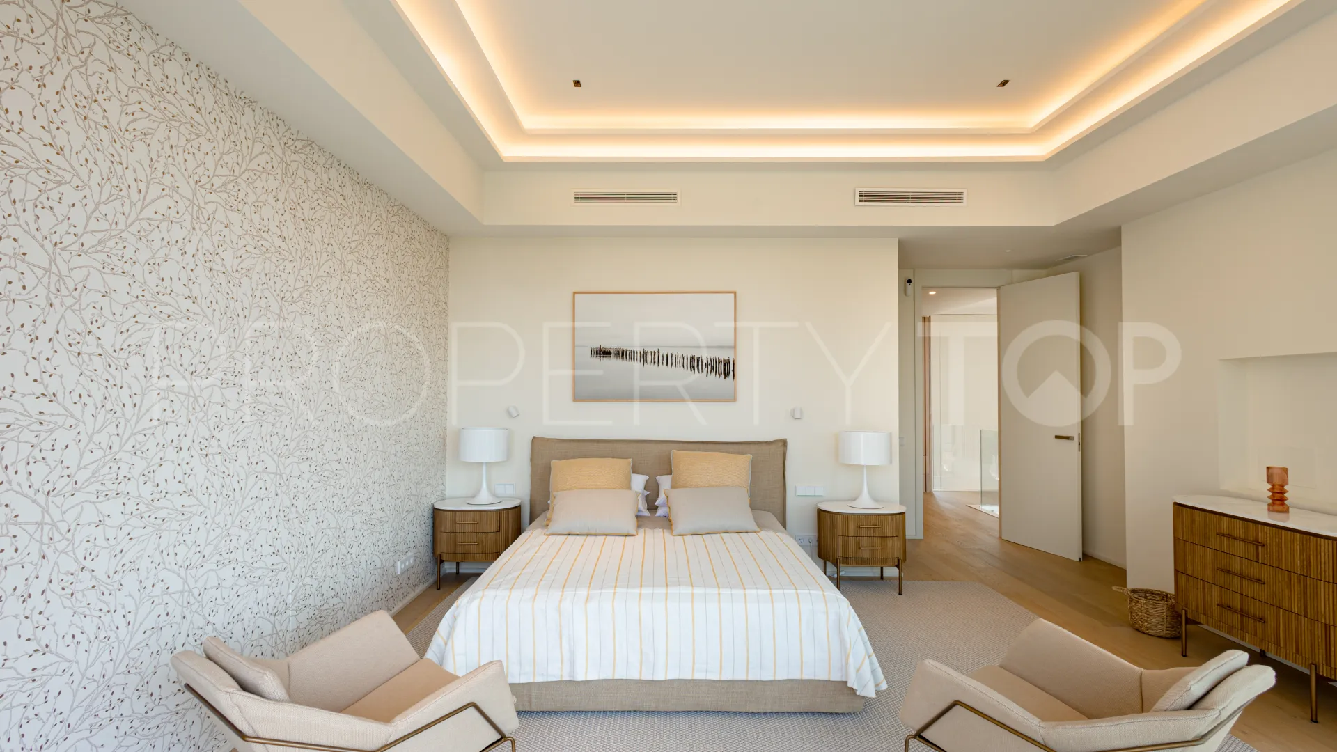 Buy Los Monteros Playa villa with 5 bedrooms