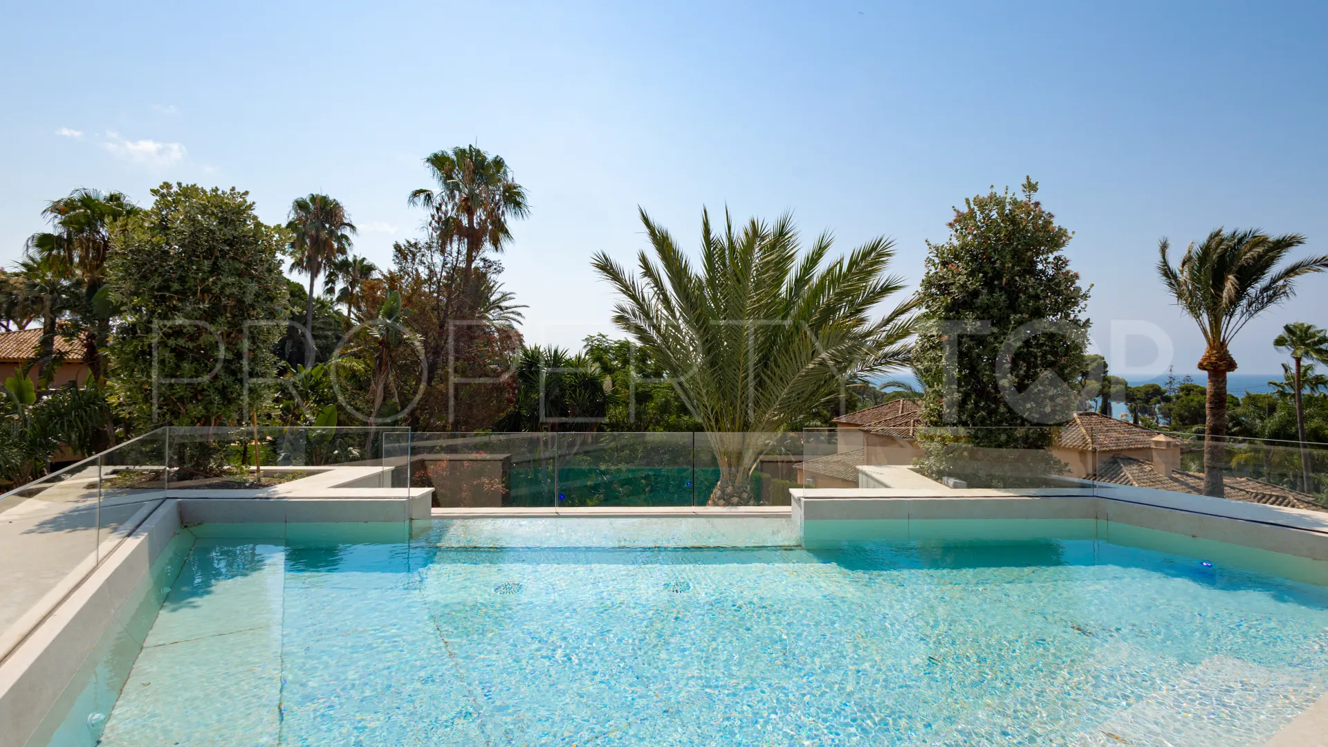 Buy Los Monteros Playa villa with 5 bedrooms