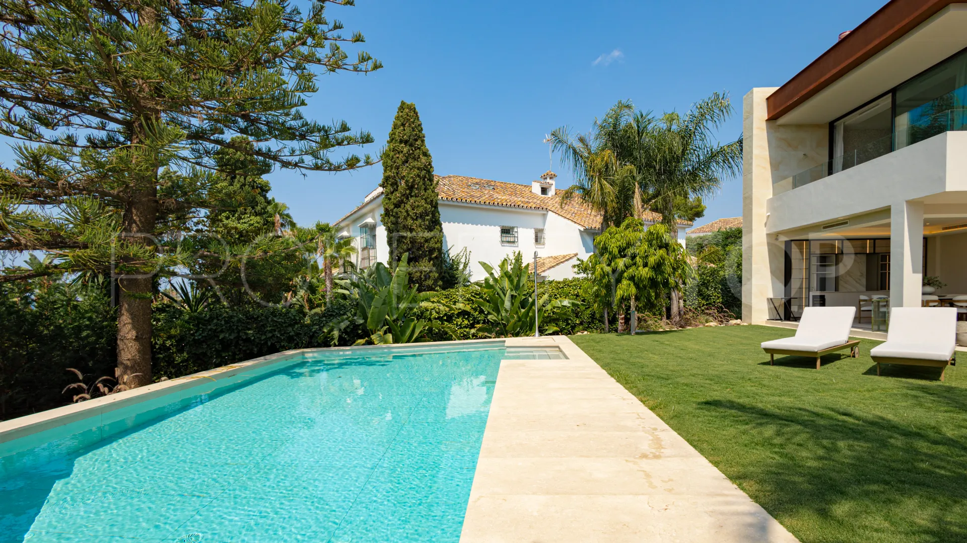Buy Los Monteros Playa villa with 5 bedrooms