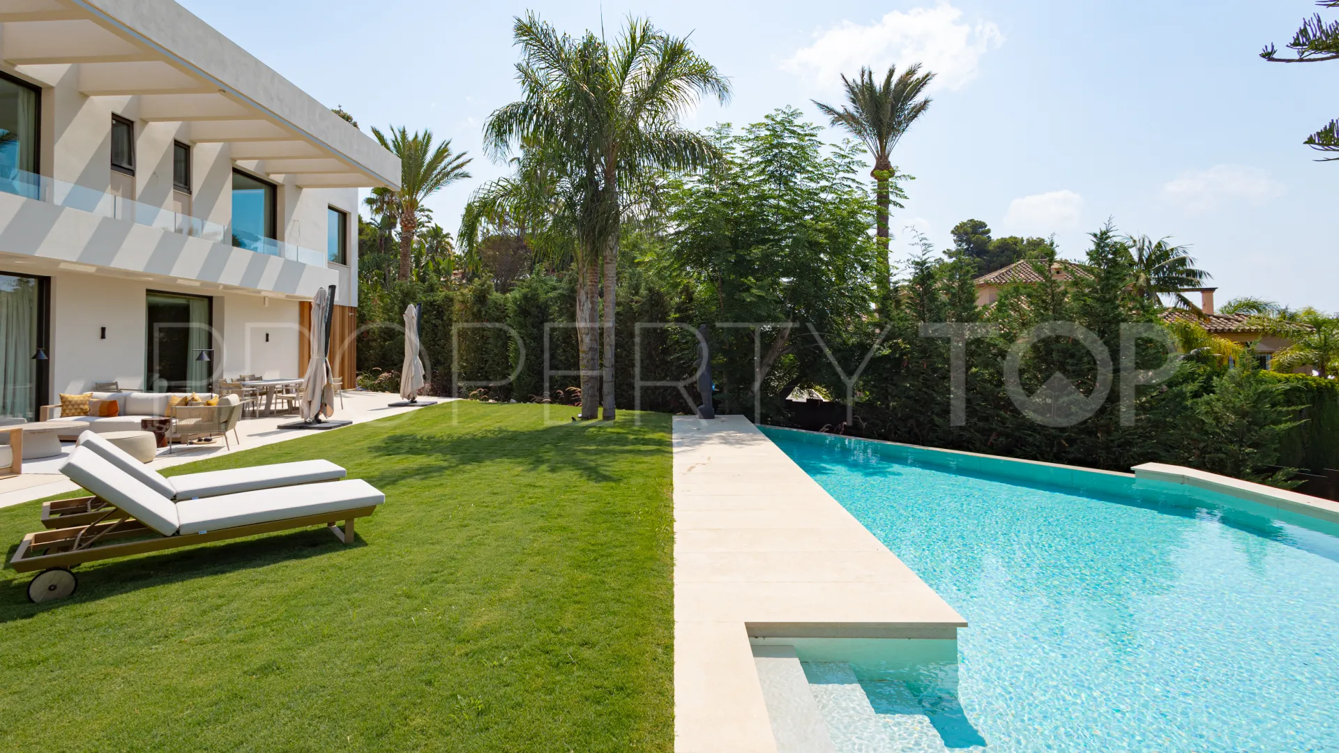 Buy Los Monteros Playa villa with 5 bedrooms