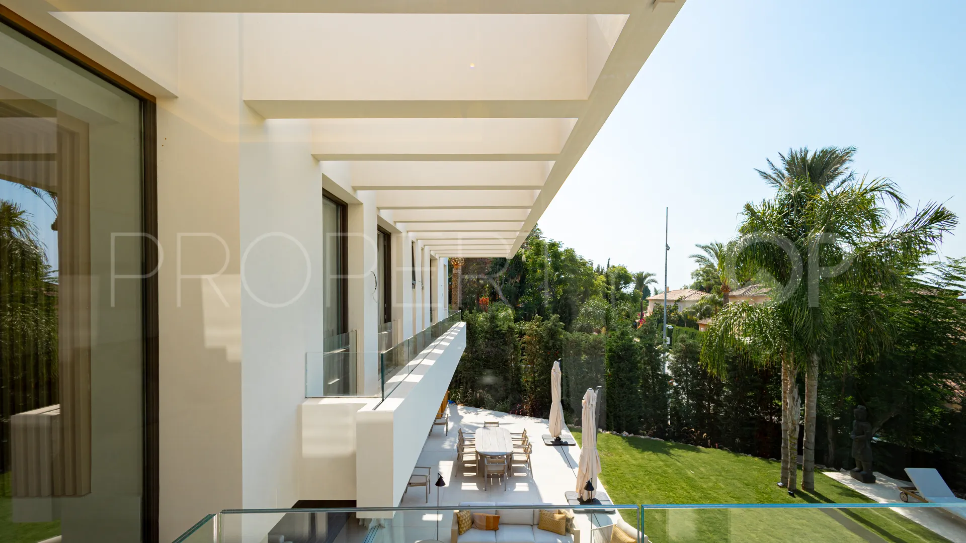 Buy Los Monteros Playa villa with 5 bedrooms