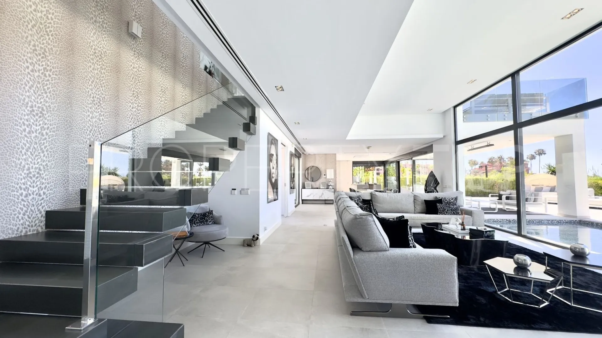Villa con 4 dormitorios en venta en Los Monteros