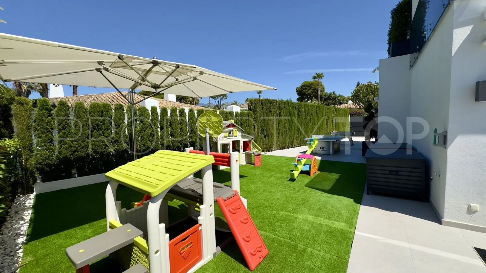 Villa con 4 dormitorios en venta en Los Monteros