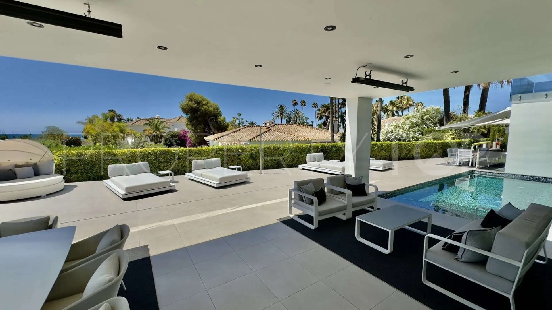 Villa con 4 dormitorios en venta en Los Monteros