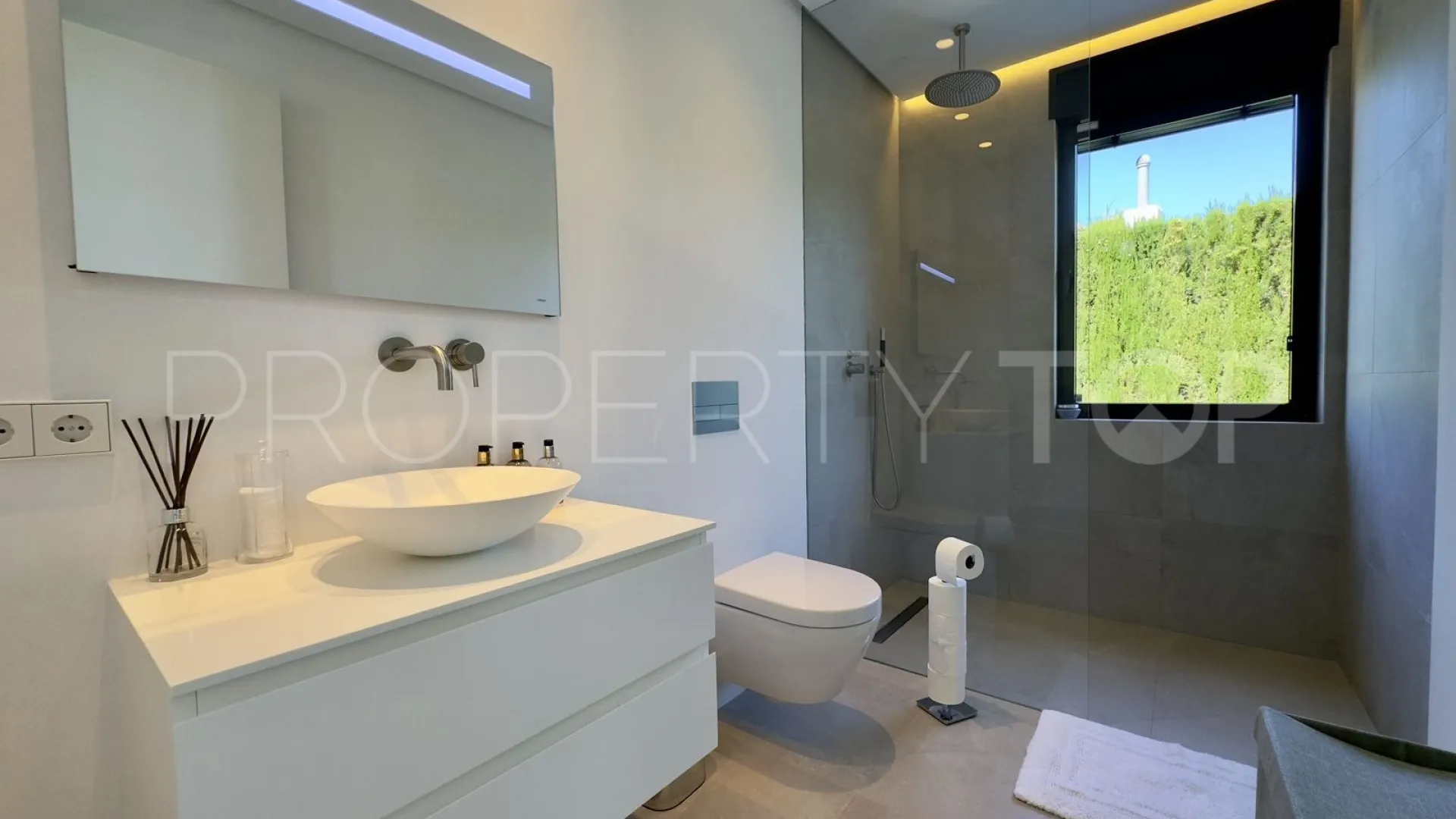 Villa con 4 dormitorios en venta en Los Monteros