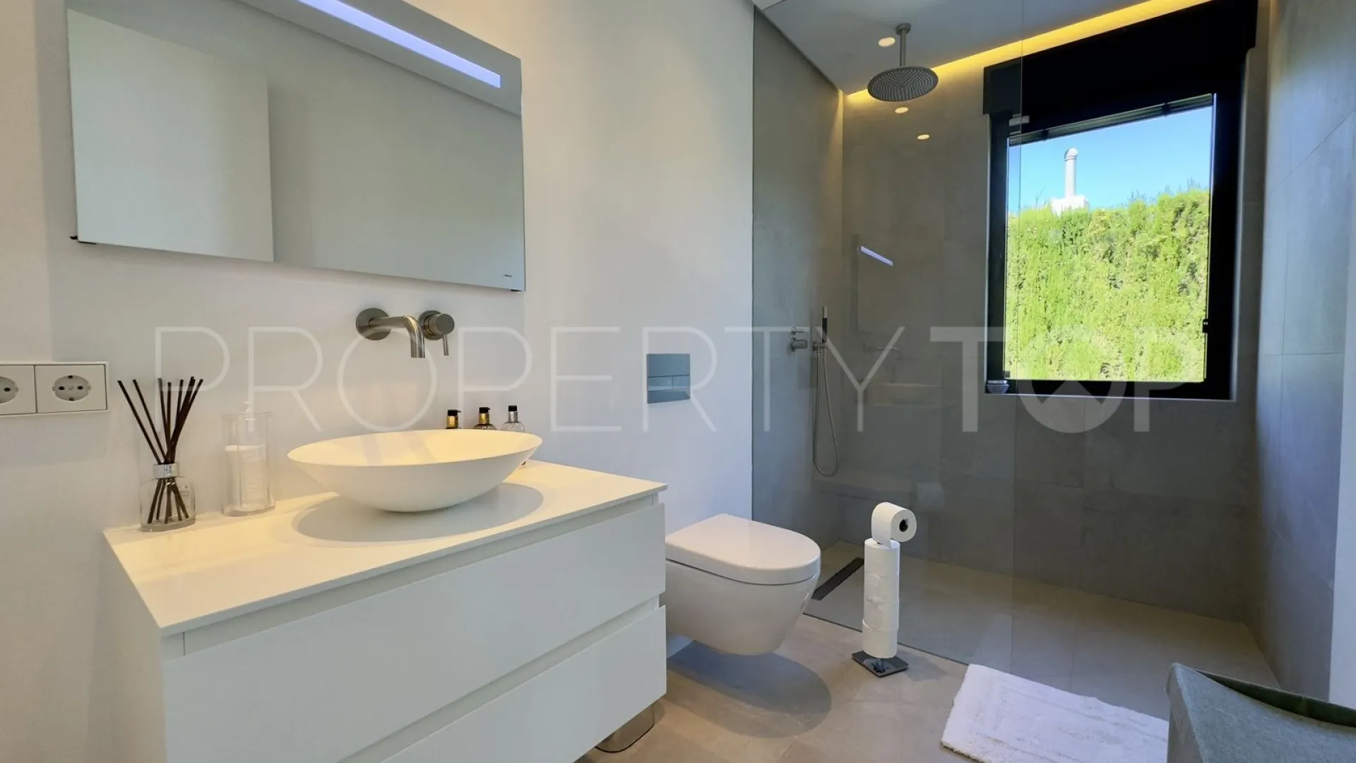 Villa con 4 dormitorios en venta en Los Monteros