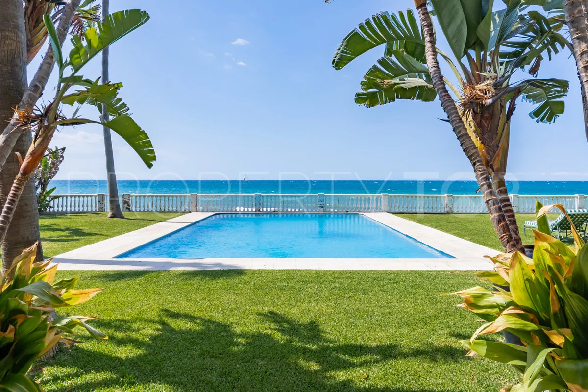 Se vende villa en Casasola
