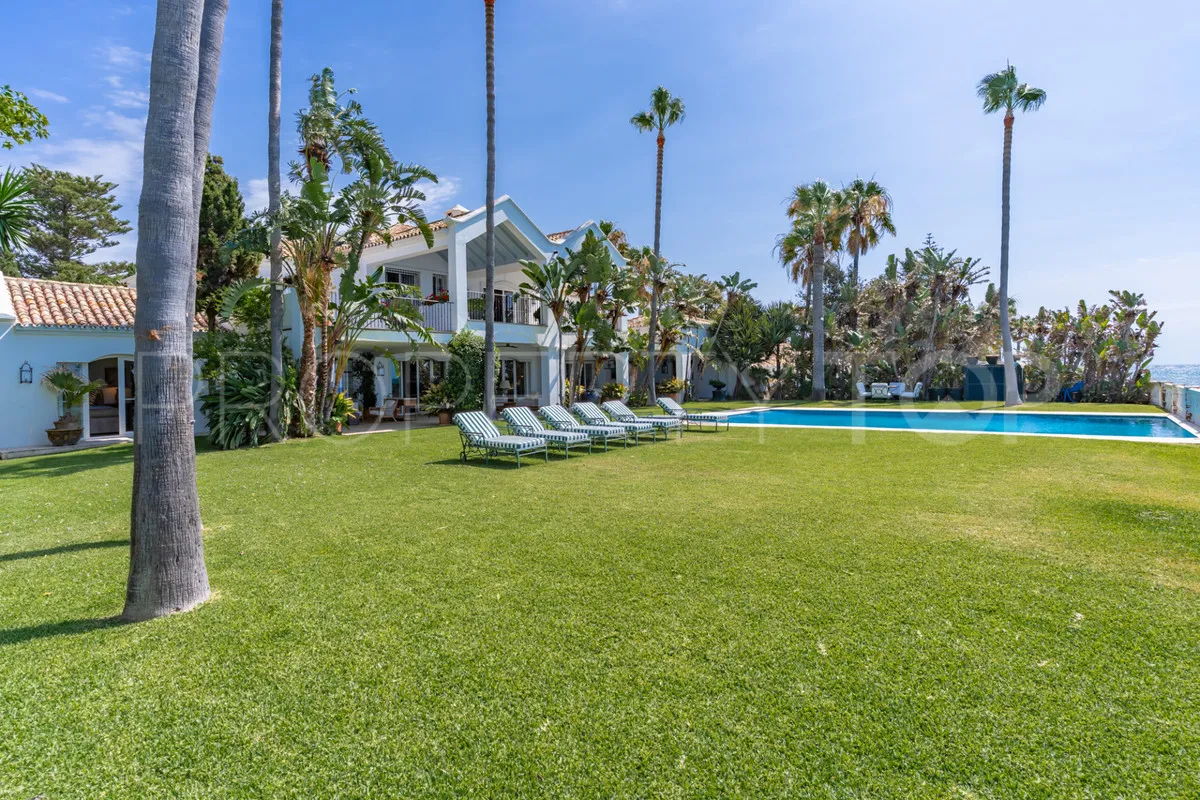 Se vende villa en Casasola