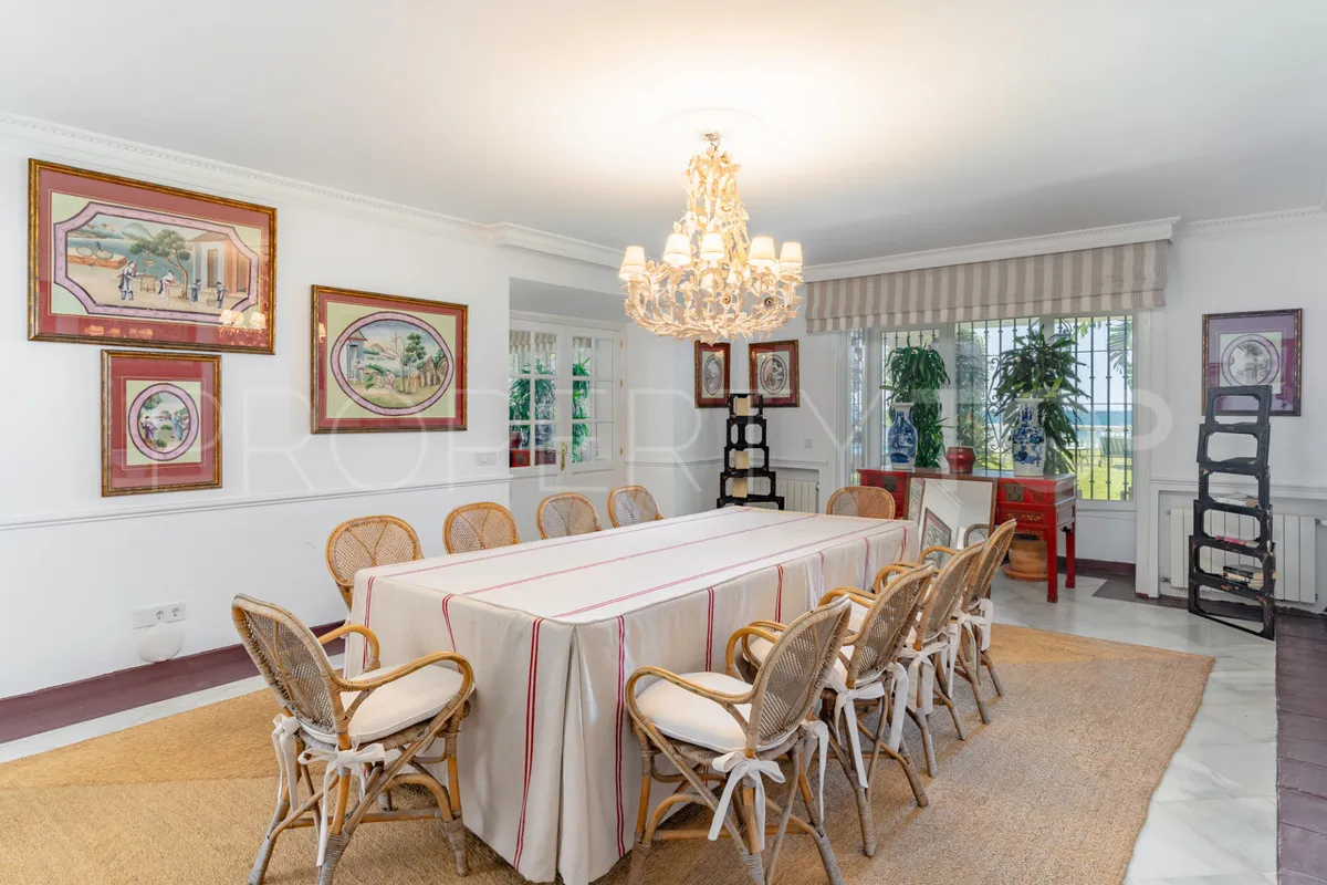 Se vende villa en Casasola
