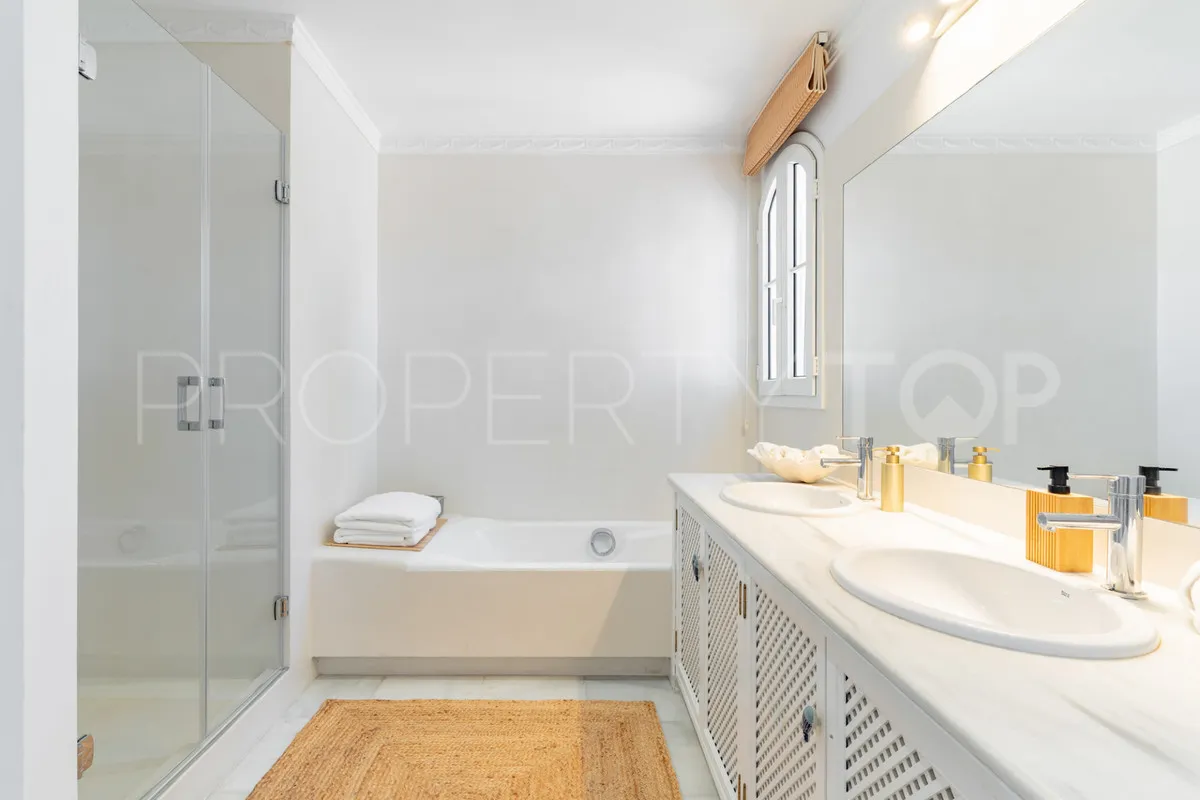 Se vende villa en Casasola