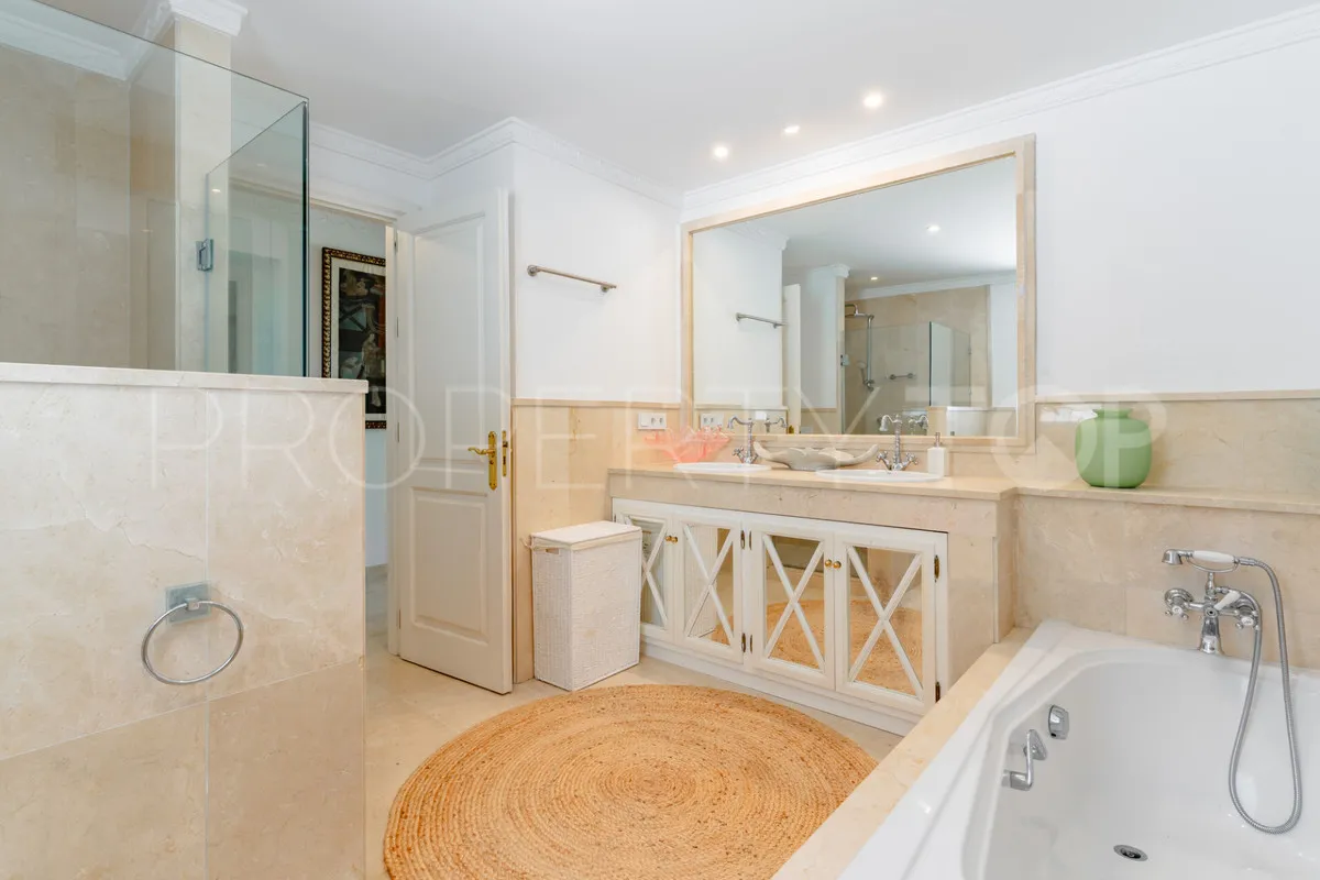 Se vende villa en Casasola