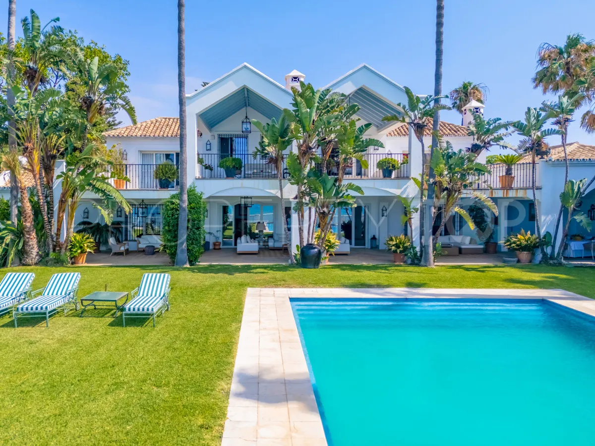 Se vende villa en Casasola
