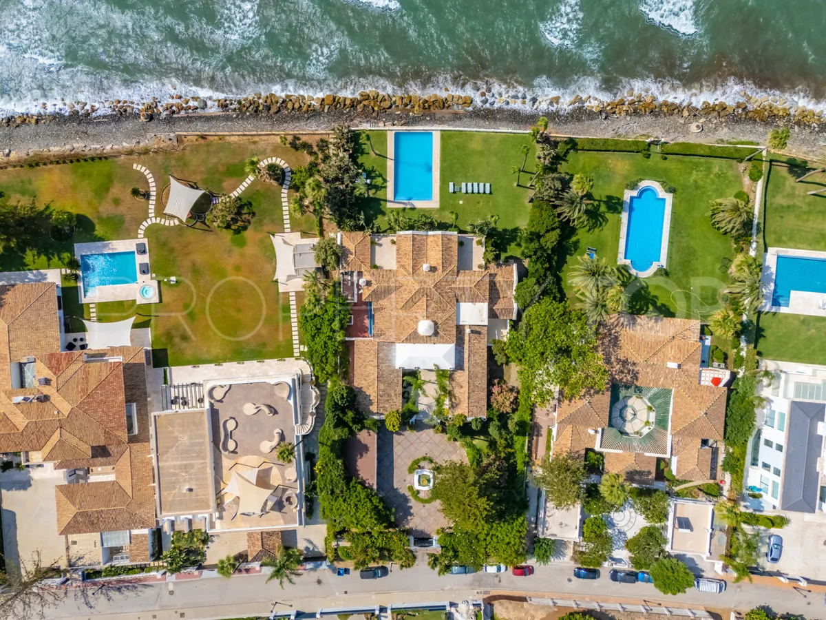 Se vende villa en Casasola