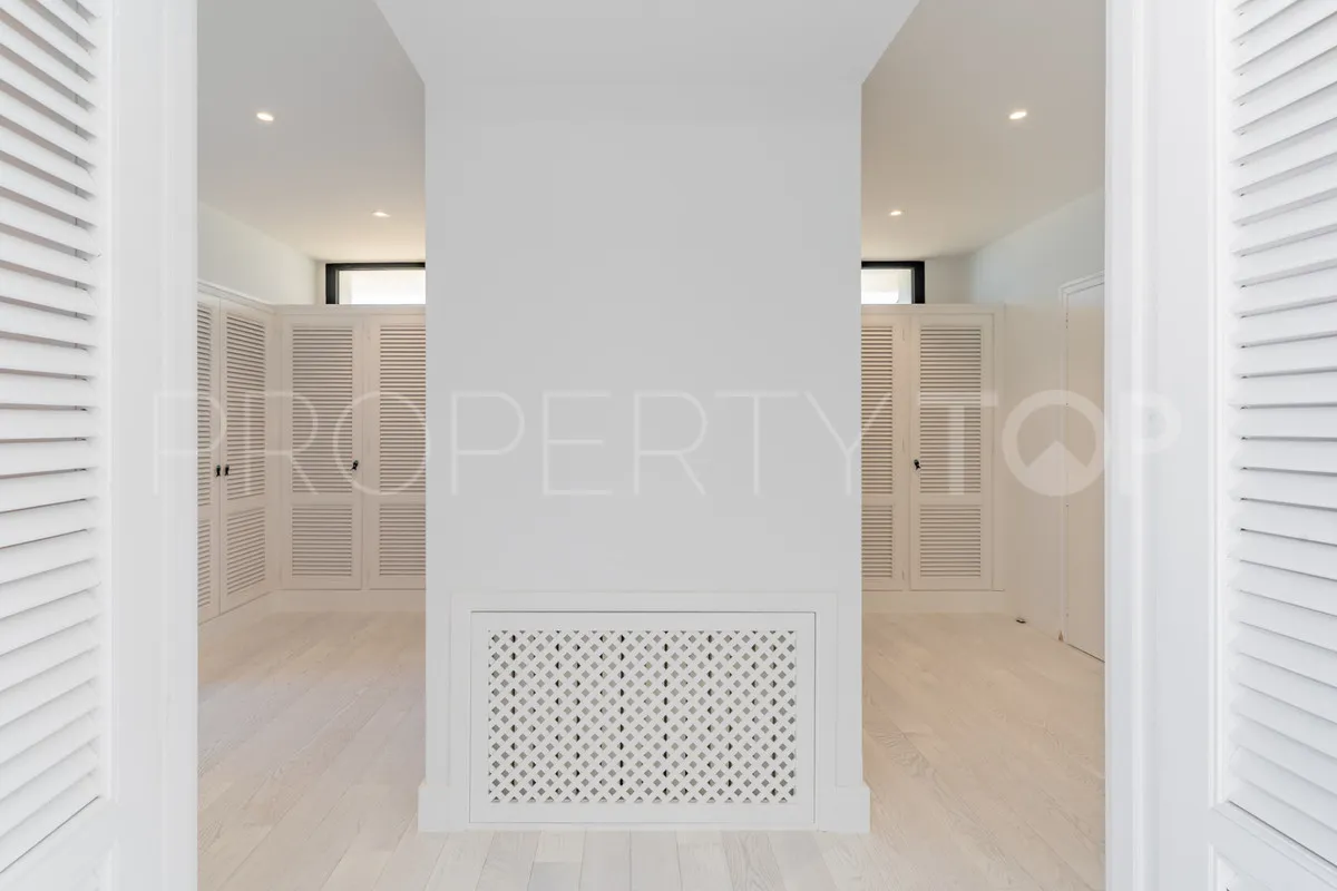 Comprar villa de 9 dormitorios en Casasola