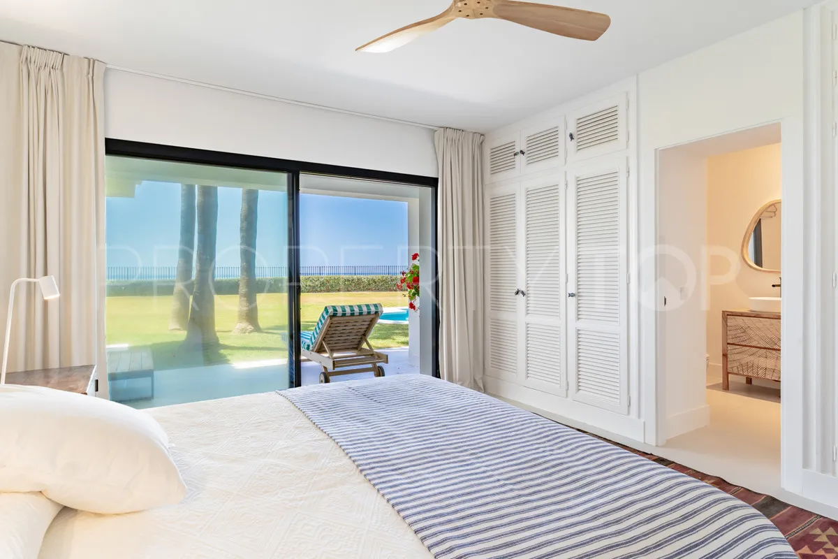 Comprar villa de 9 dormitorios en Casasola