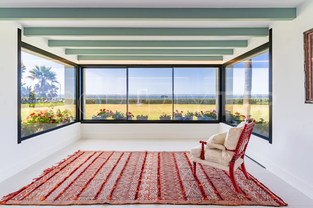 Comprar villa de 9 dormitorios en Casasola