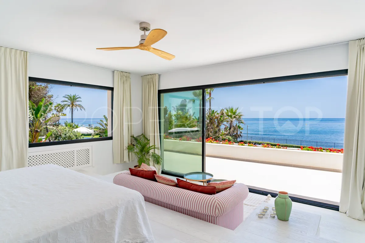 Comprar villa de 9 dormitorios en Casasola