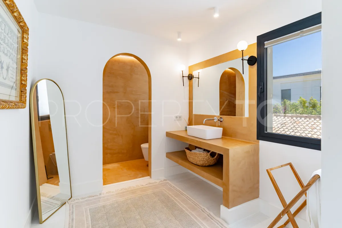 Comprar villa de 9 dormitorios en Casasola