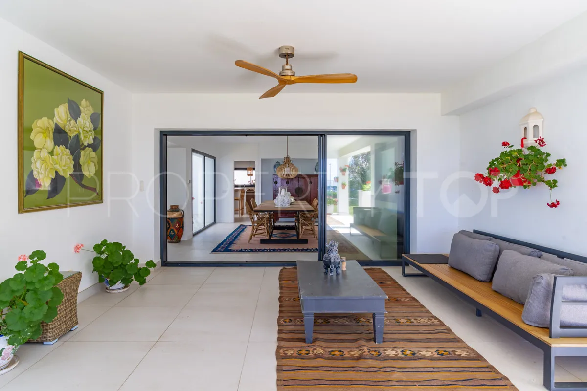 Comprar villa de 9 dormitorios en Casasola
