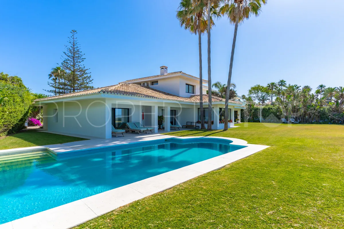 Comprar villa de 9 dormitorios en Casasola