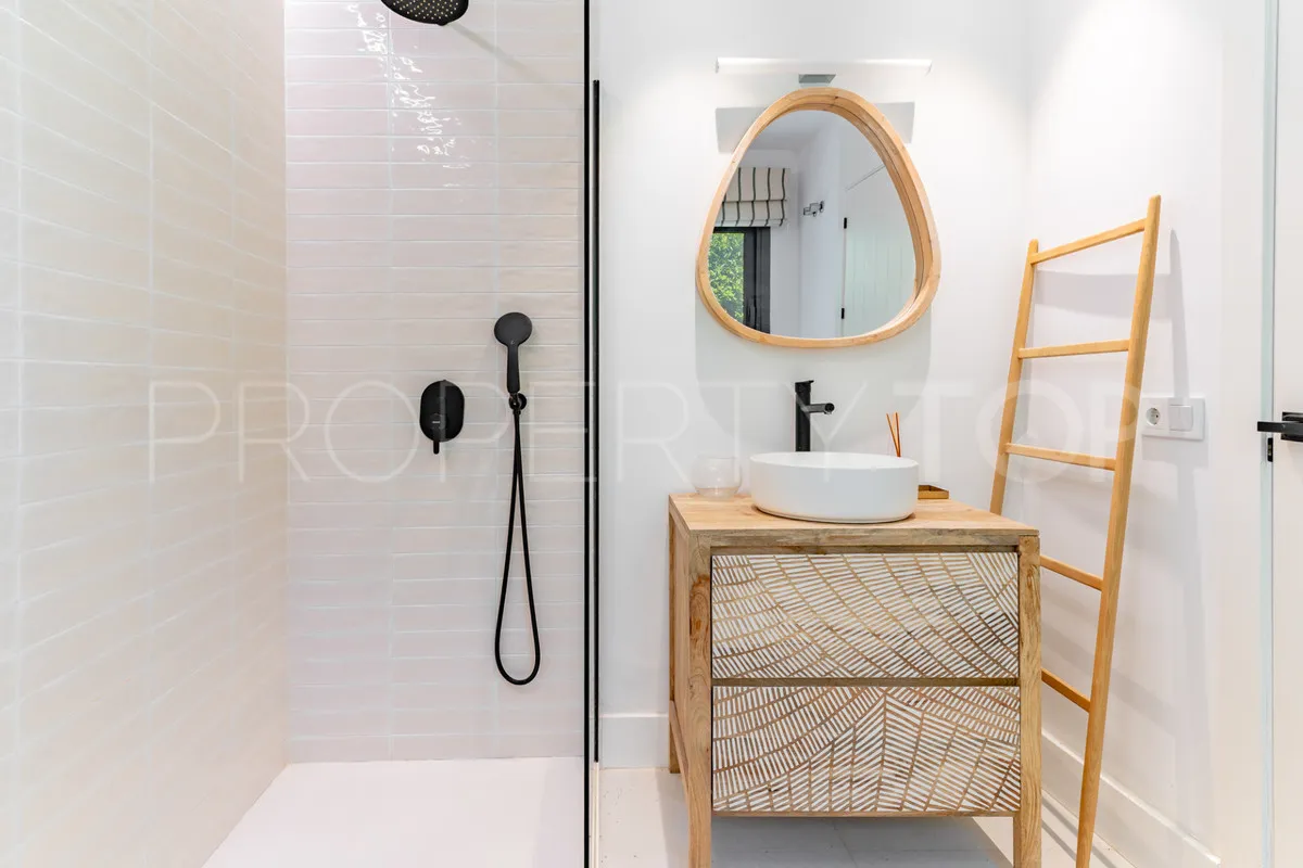 Comprar villa de 9 dormitorios en Casasola