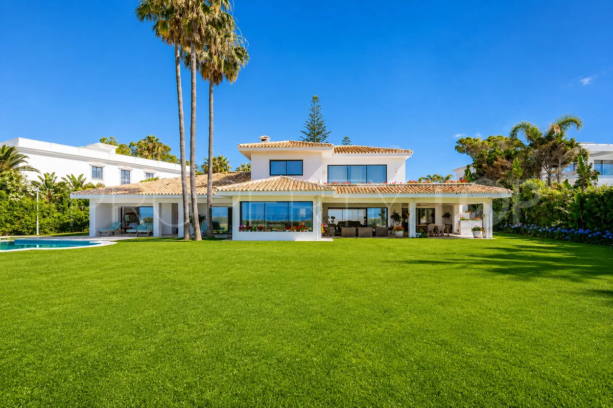 Comprar villa de 9 dormitorios en Casasola