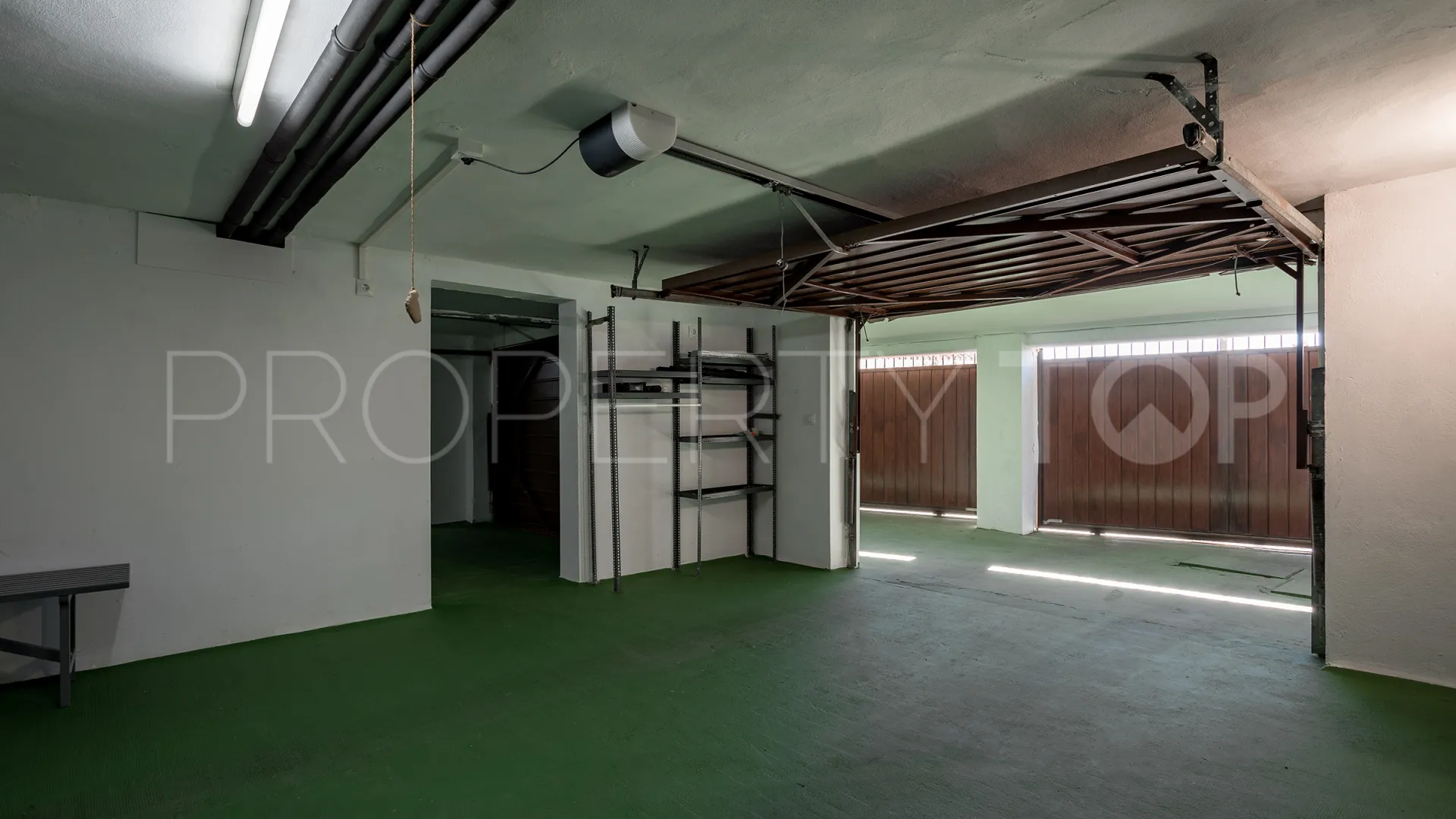 Villa for sale in Nueva Andalucia with 4 bedrooms