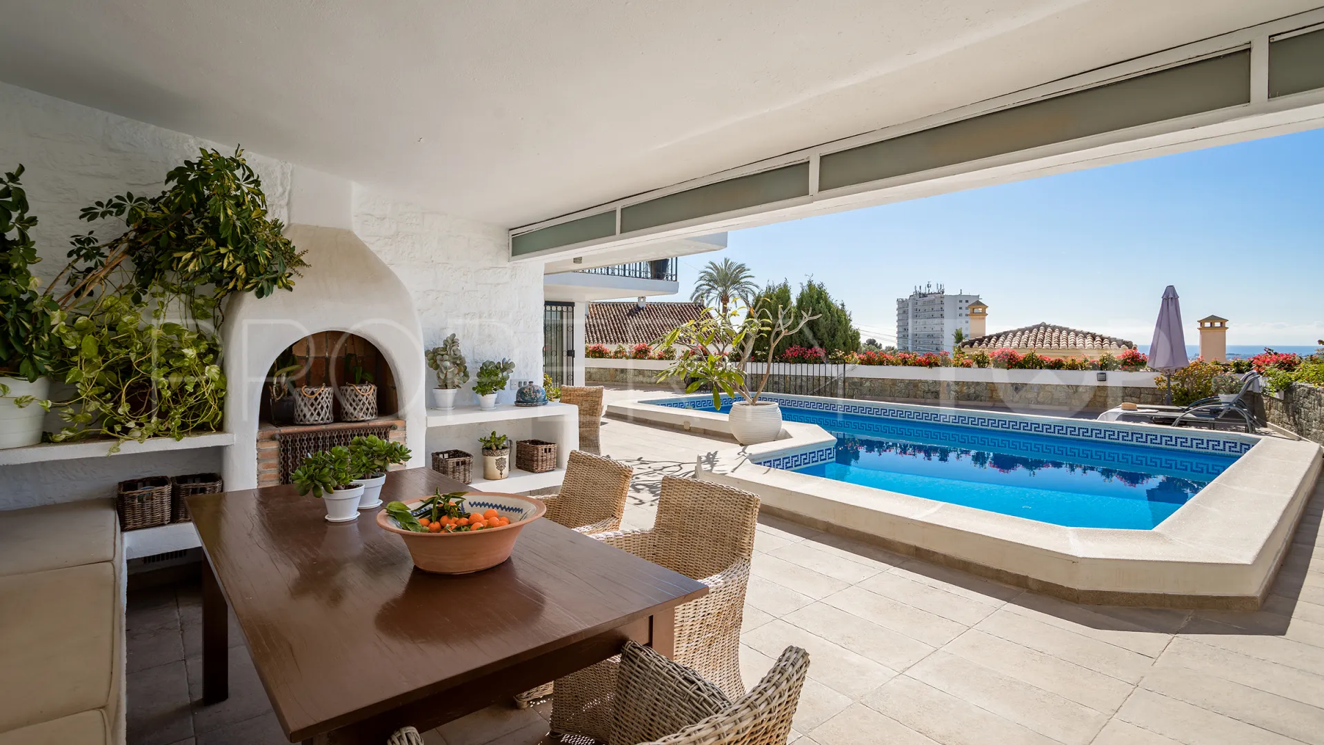 Villa for sale in Nueva Andalucia with 4 bedrooms