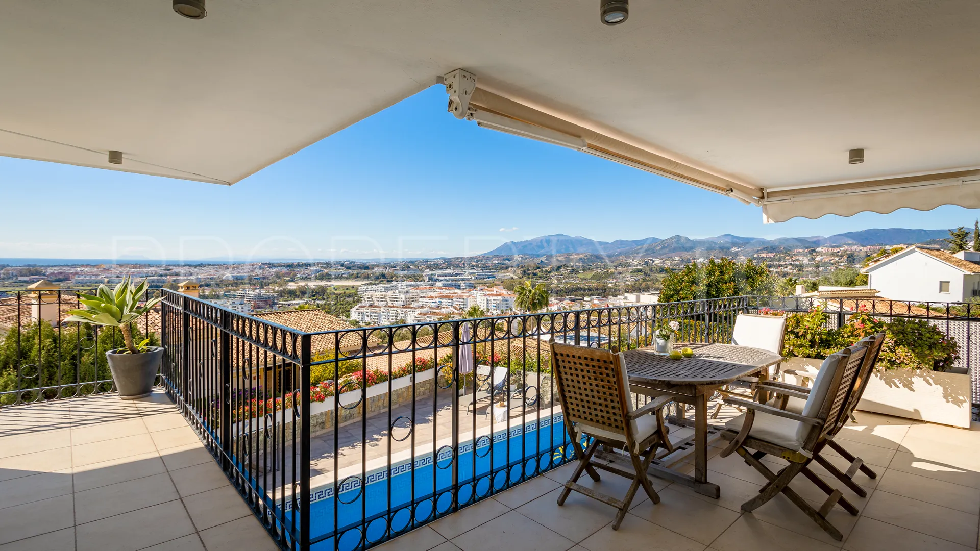 Villa for sale in Nueva Andalucia with 4 bedrooms