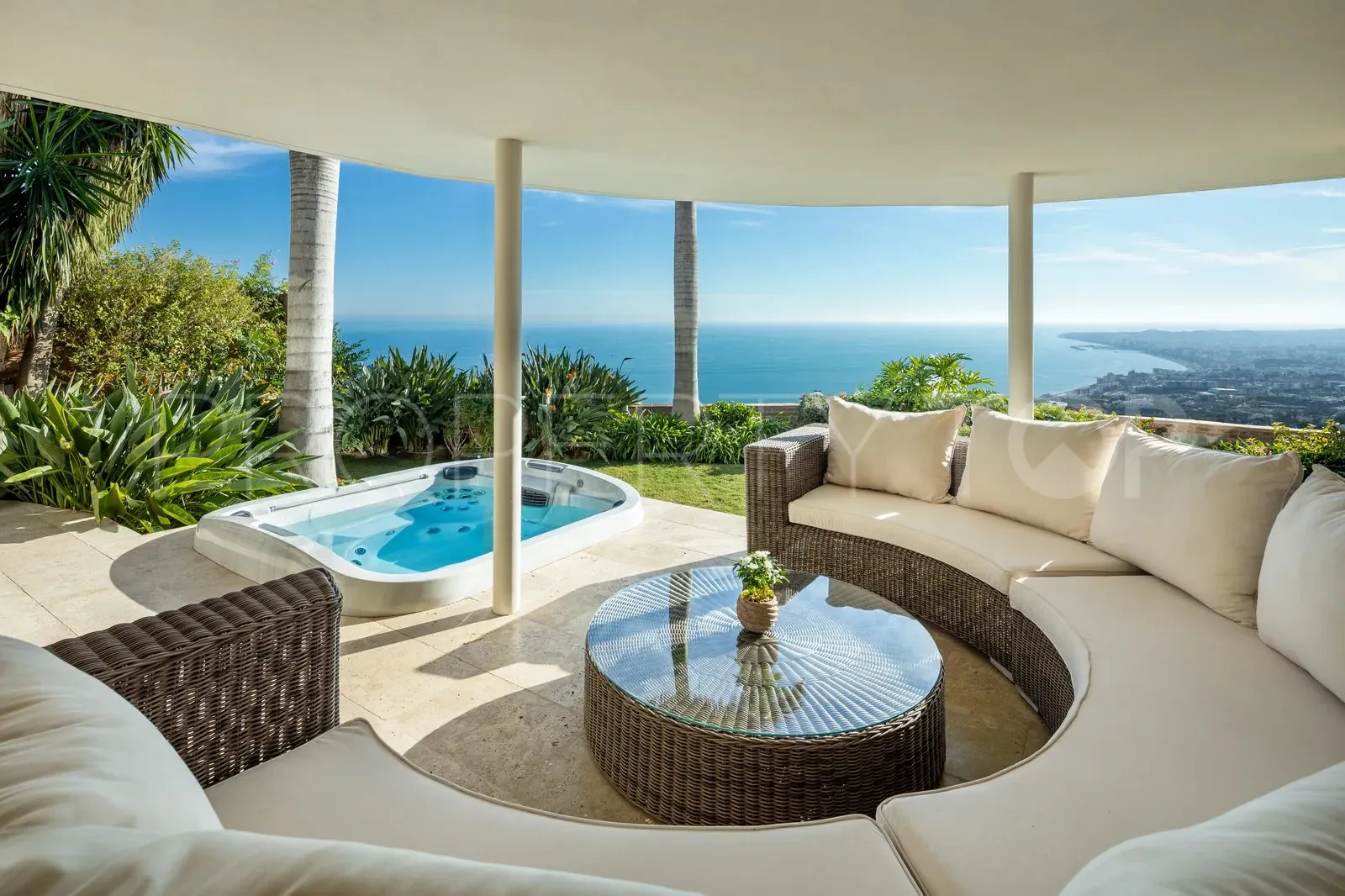 Villa en venta en Benalmadena