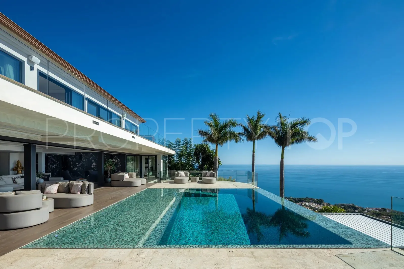 Villa en venta en Benalmadena