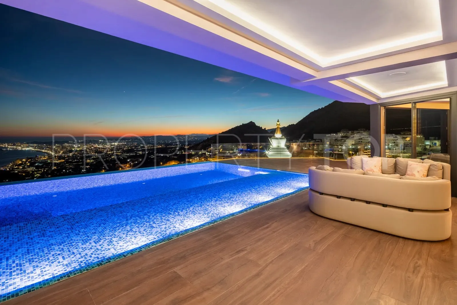 Villa en venta en Benalmadena