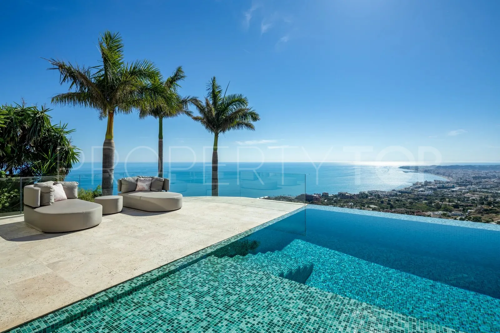 Villa en venta en Benalmadena