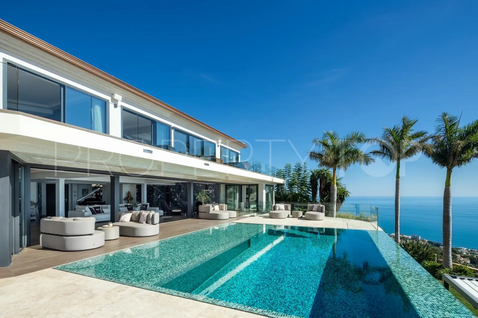 Villa en venta en Benalmadena