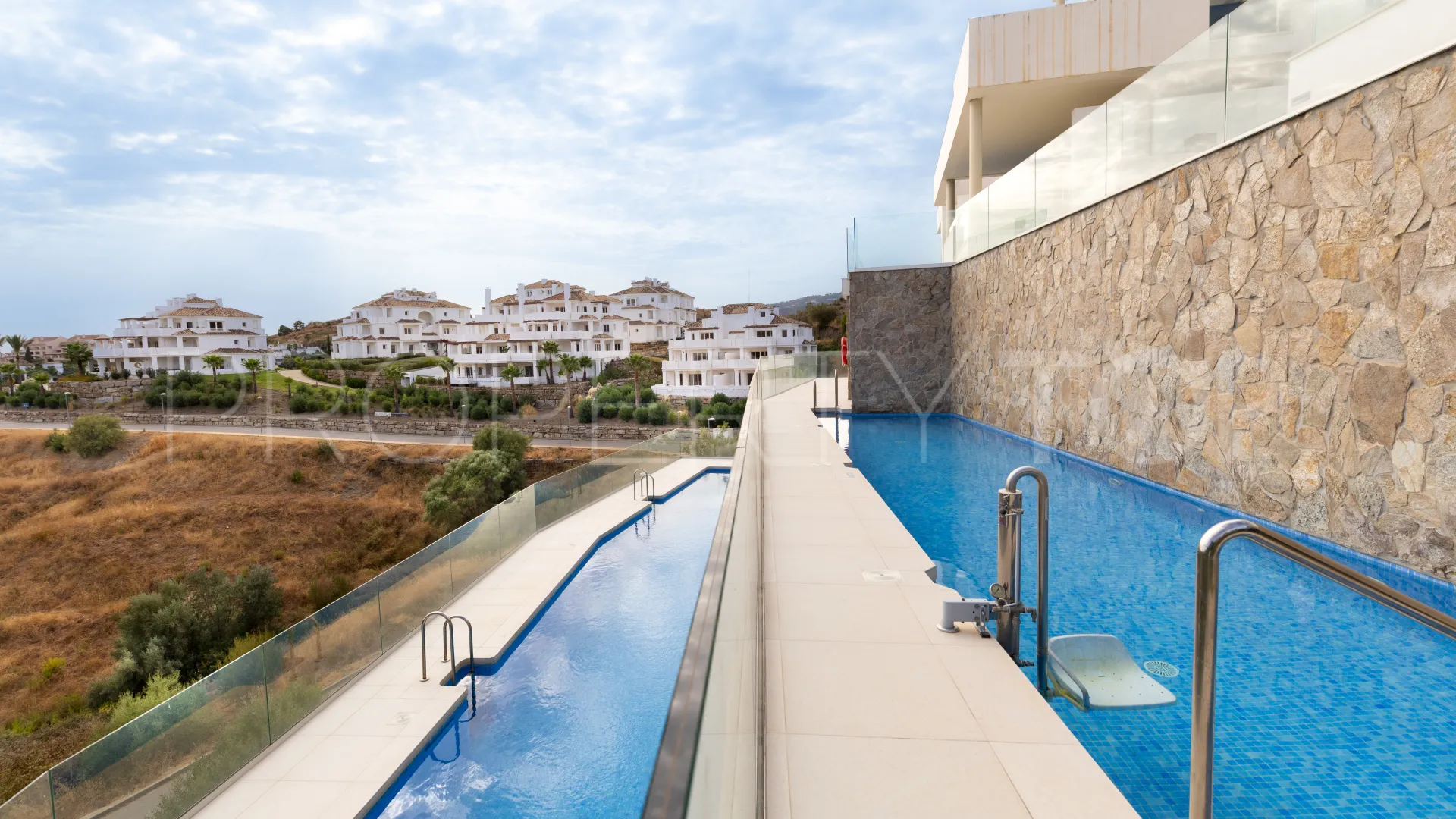 Se vende apartamento de 2 dormitorios en La Morelia de Marbella