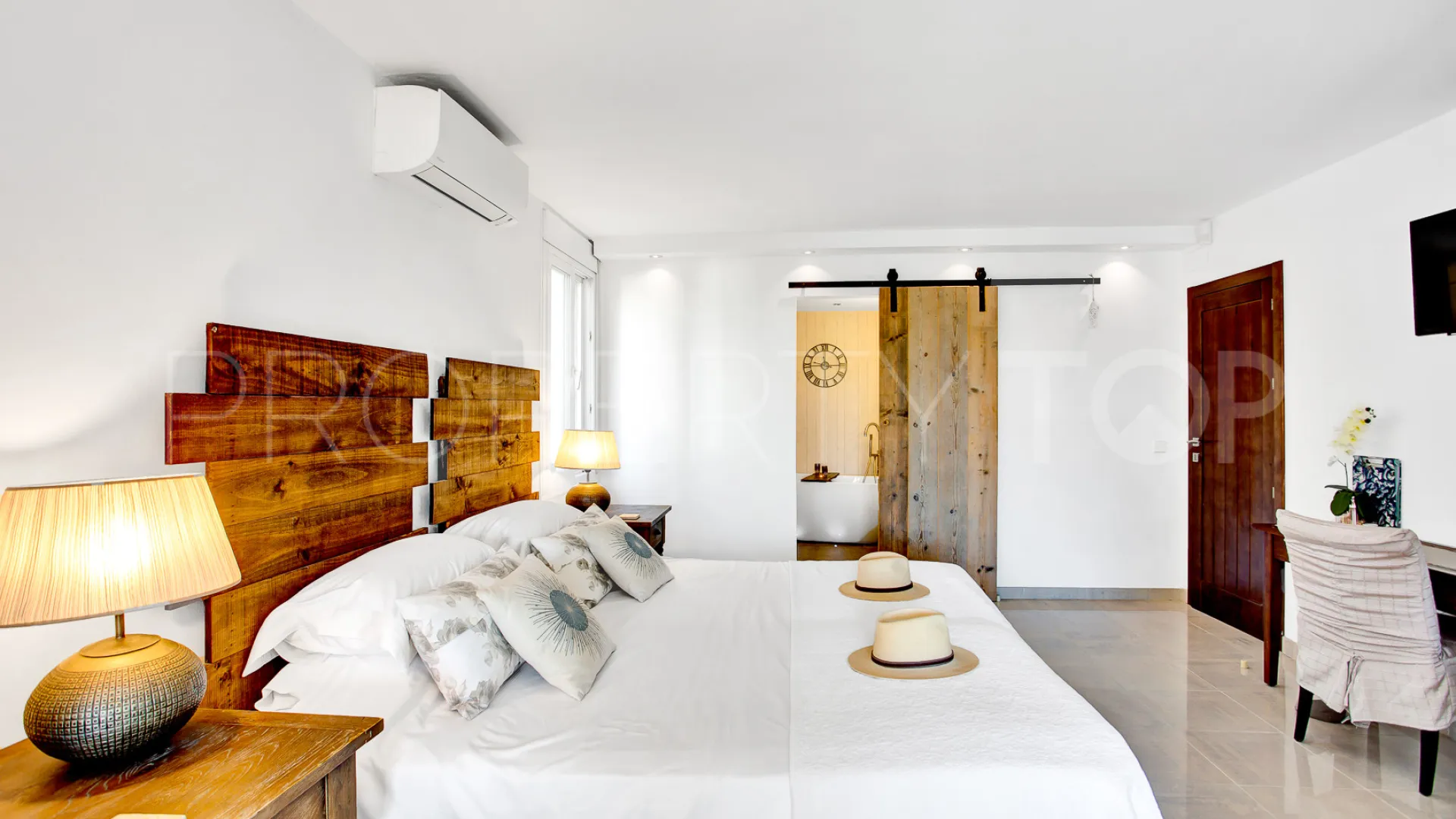 For sale villa with 6 bedrooms in Marbesa