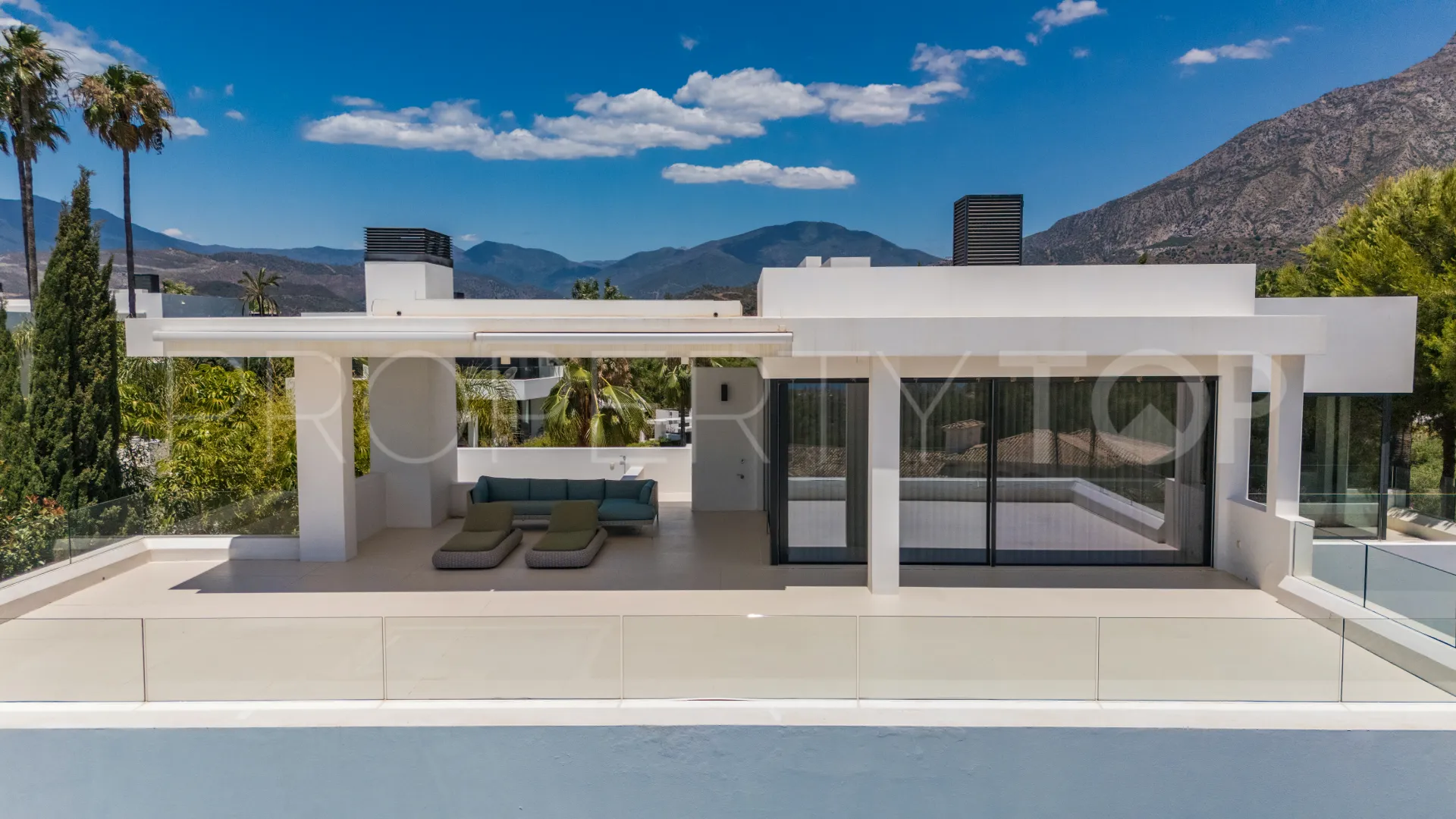 For sale villa with 5 bedrooms in Las Lomas del Marbella Club