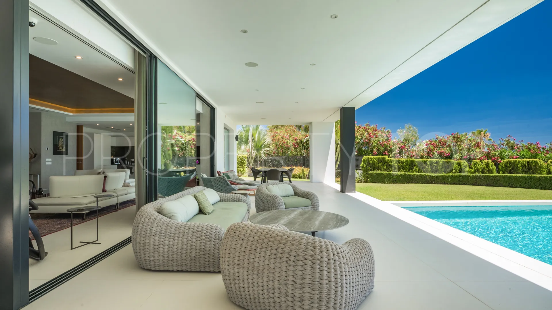 For sale villa with 5 bedrooms in Las Lomas del Marbella Club