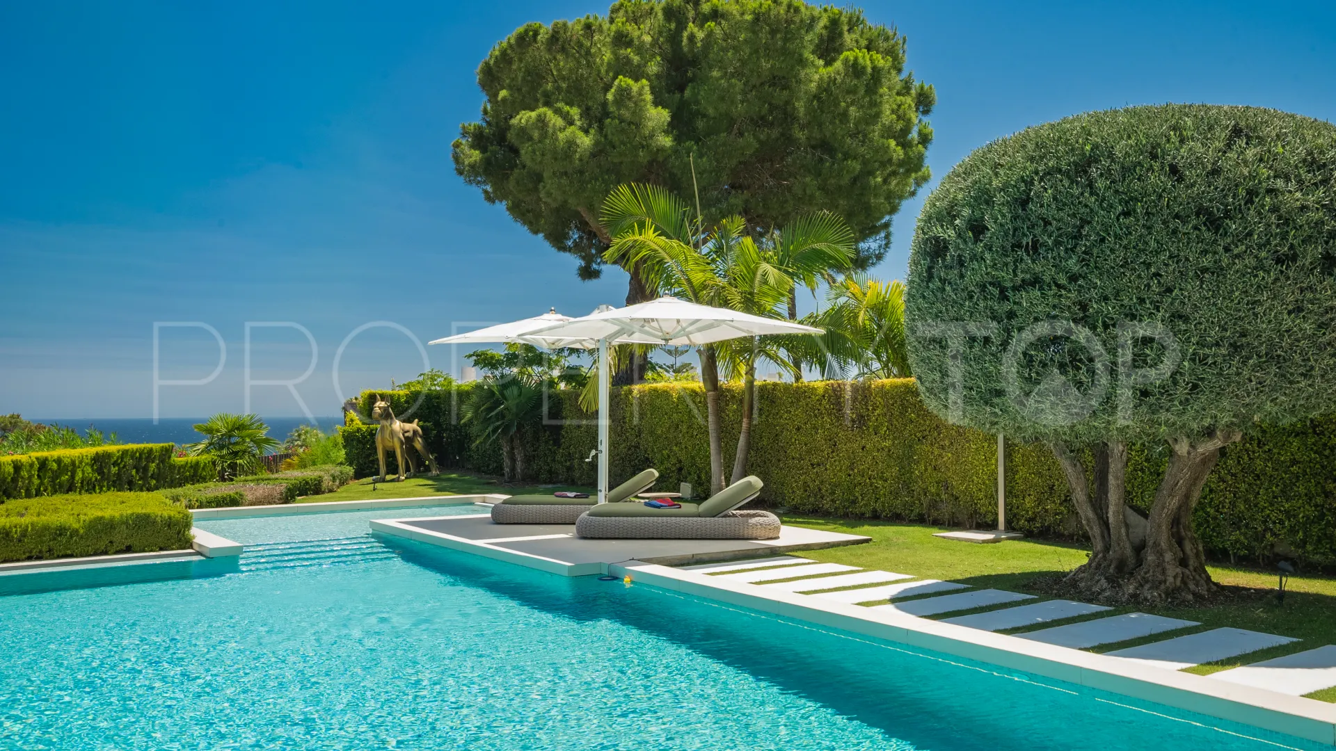 For sale villa with 5 bedrooms in Las Lomas del Marbella Club