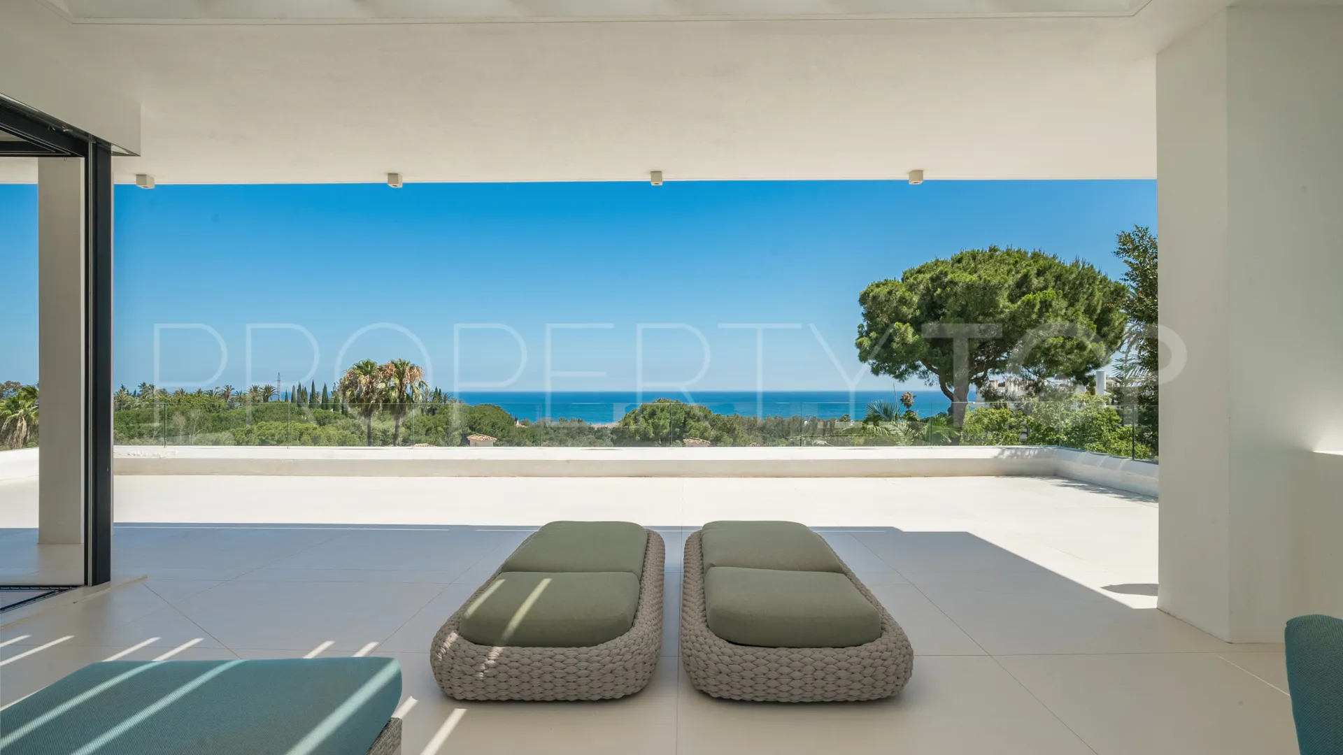 For sale villa with 5 bedrooms in Las Lomas del Marbella Club