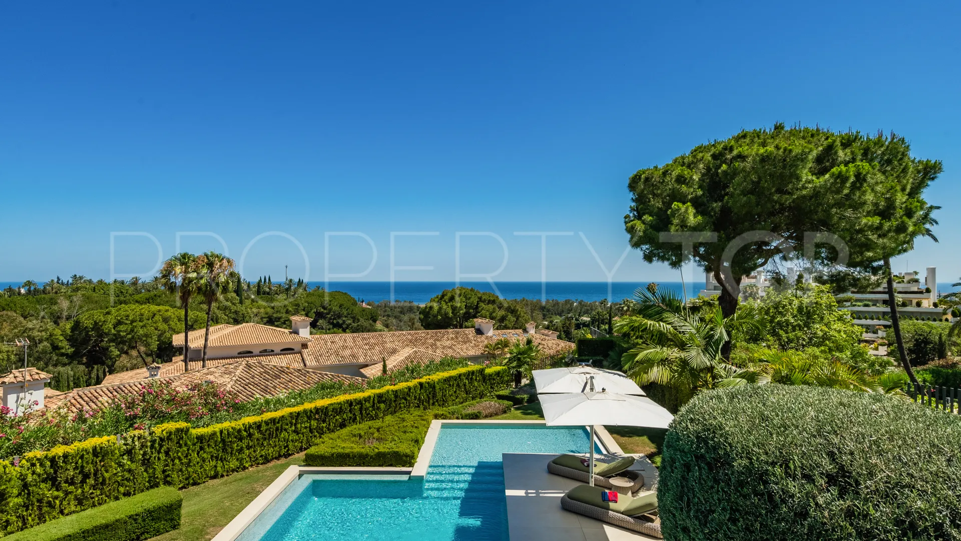 For sale villa with 5 bedrooms in Las Lomas del Marbella Club