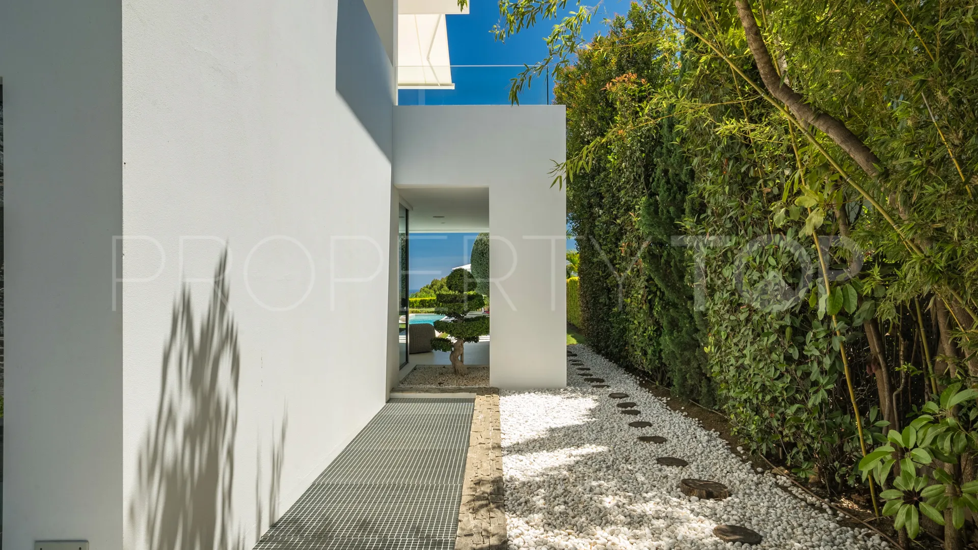 For sale villa with 5 bedrooms in Las Lomas del Marbella Club