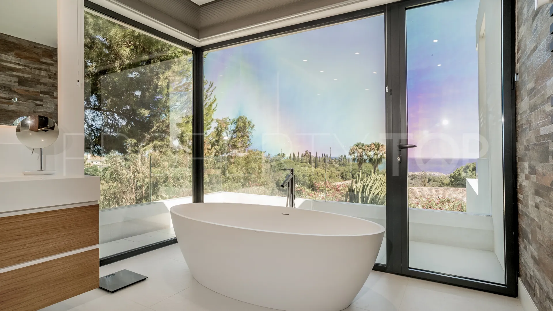 For sale villa with 5 bedrooms in Las Lomas del Marbella Club