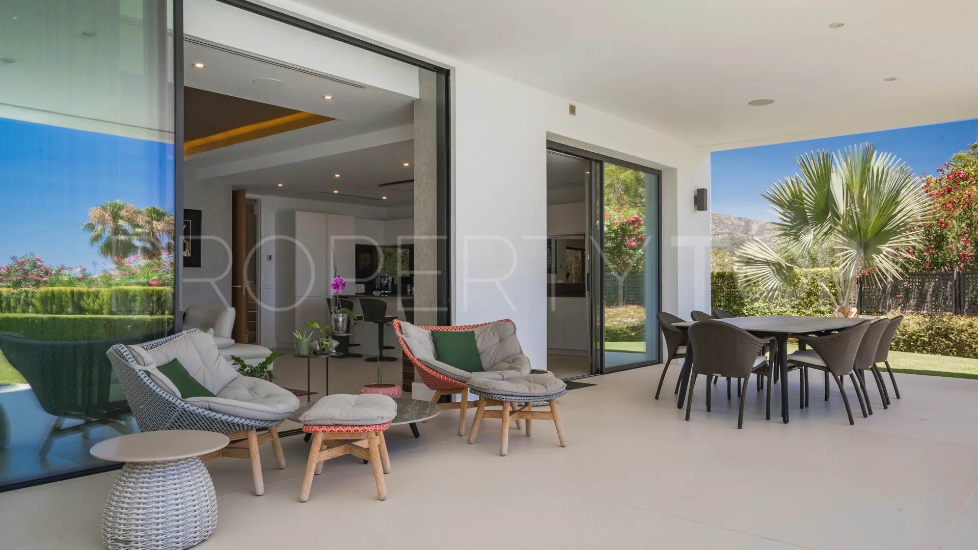 For sale villa with 5 bedrooms in Las Lomas del Marbella Club