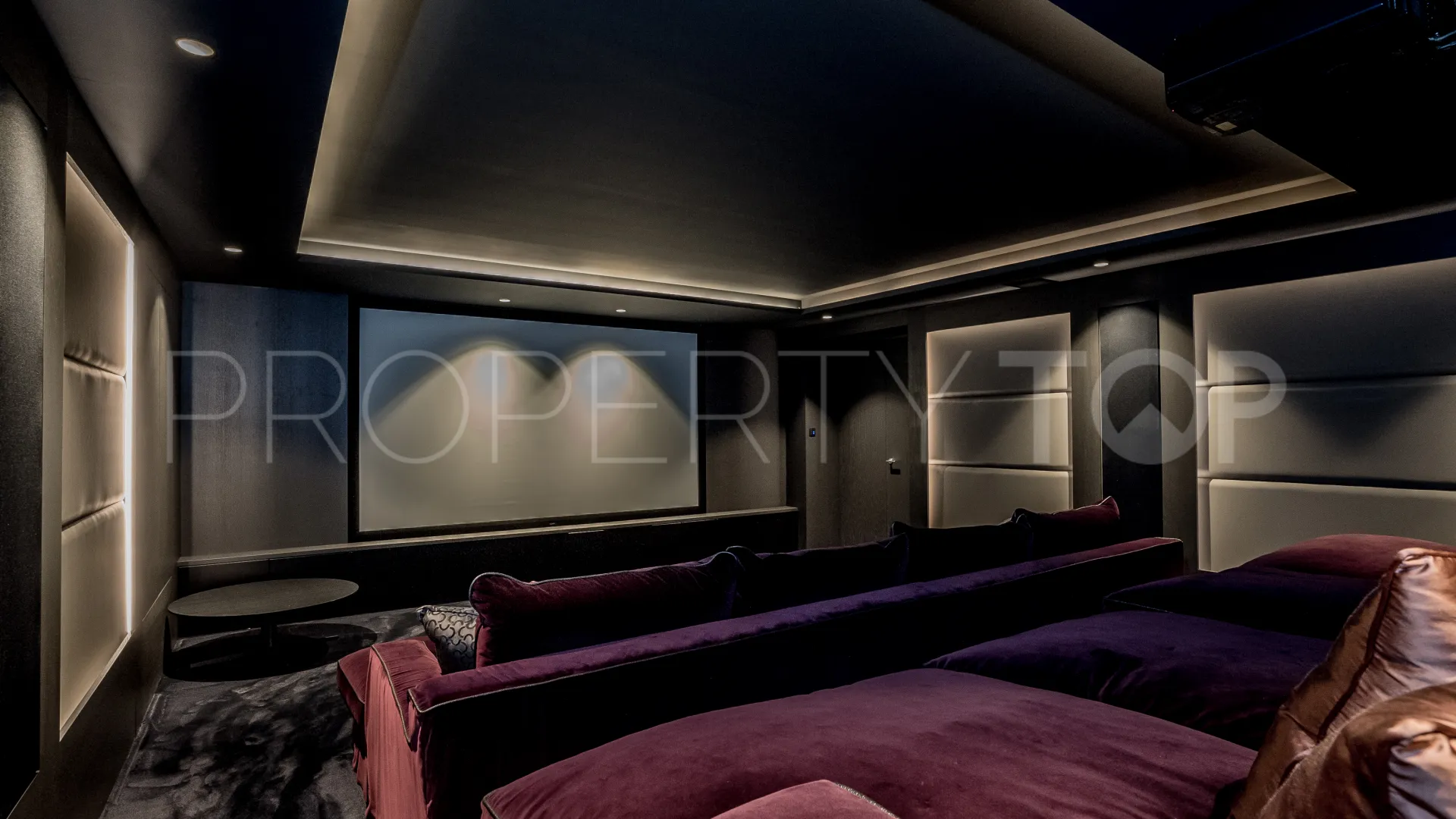 For sale villa with 5 bedrooms in Las Lomas del Marbella Club