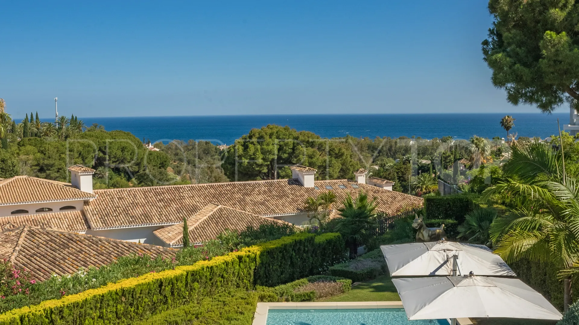 For sale villa with 5 bedrooms in Las Lomas del Marbella Club